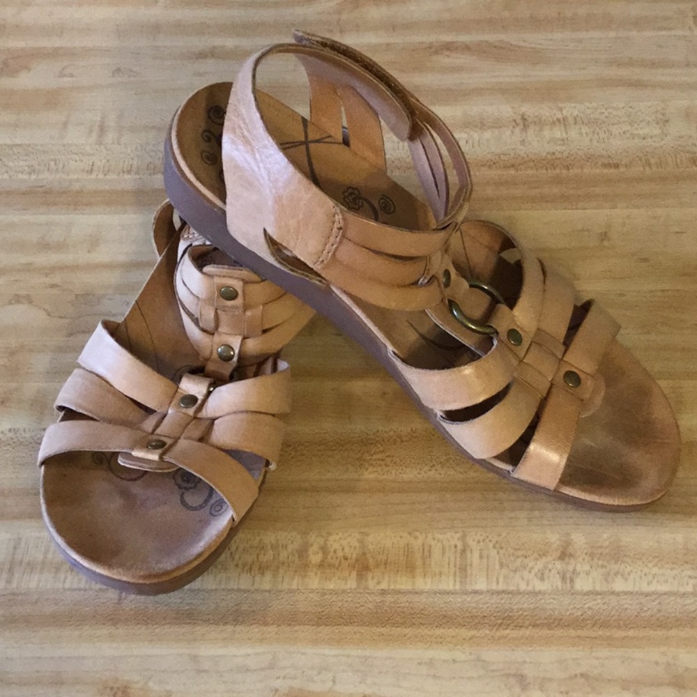 BARE TRAPS Leather Gladiator Sandals
